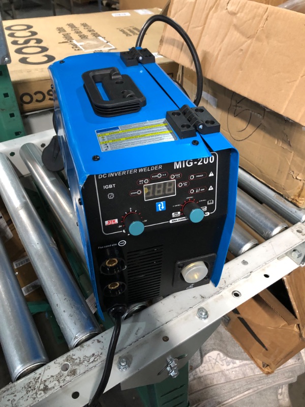 Photo 2 of [FOR PARTS, READ NOTES]
S7 200Amp MIG Welder,110V&220V 3 in 1 MIG&ARC&Lift TIG Gas/Gasless Inverter Multi-Process Dual Voltage Welding Machine NONREFUNDABLE