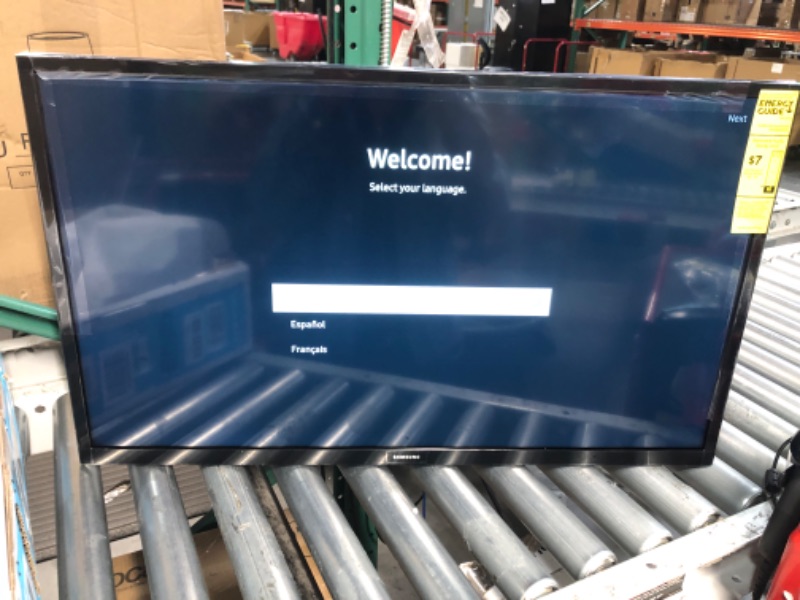 Photo 2 of SAMSUNG 32-inch Class LED Smart FHD TV 1080P (UN32N5300AFXZA, 2018 Model)