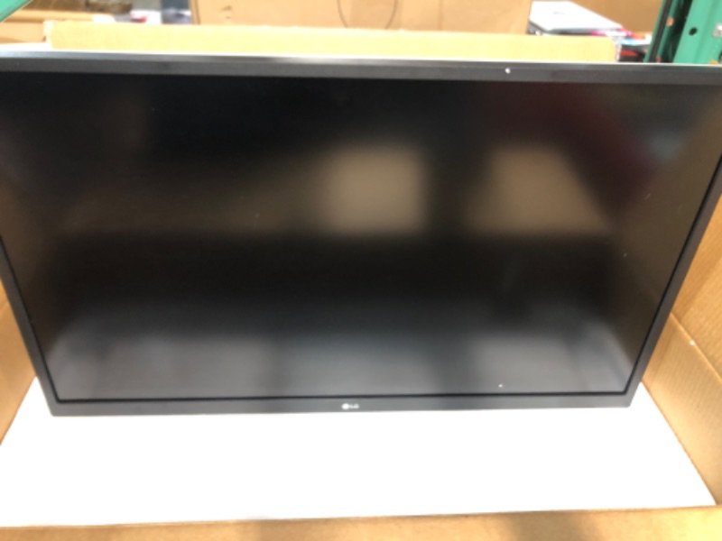 Photo 2 of * Mounting screws are stripped *
LG UHD 27-Inch Computer Monitor 27UL500-W, IPS Display with AMD FreeSync and HDR10 Compatibility, White 27 inch UHD Tilt