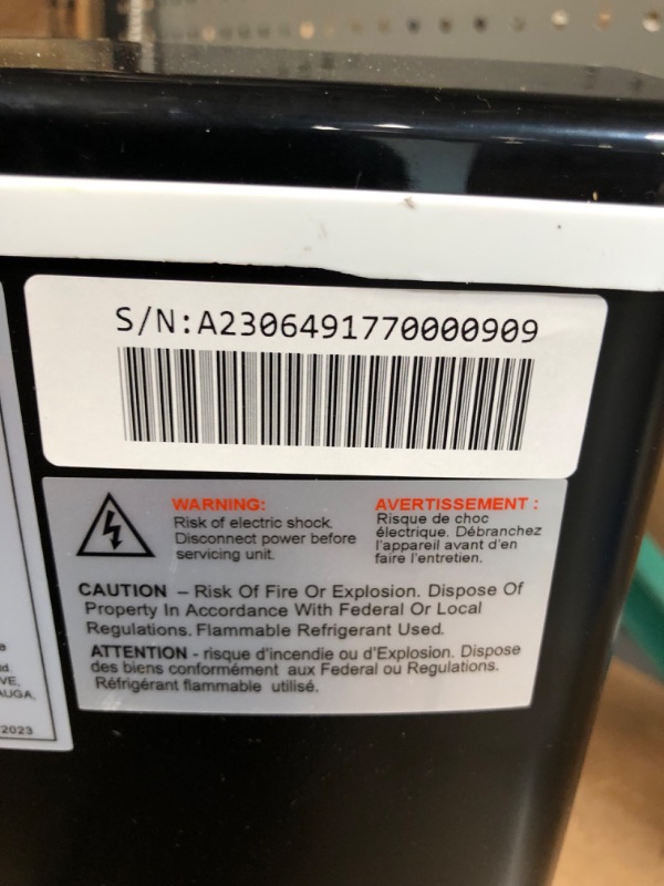 Photo 7 of **NONREFUNDABLE**FOR PARTS OR REPAIR**SEE NOTES**
Frigidaire Compact Countertop Ice Maker, Makes 26 Lbs. Of Bullet Shaped Ice Cubes Per Day, Silver Stainless
