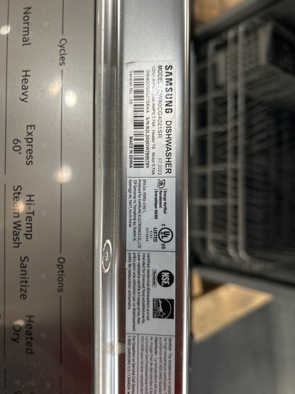 Photo 4 of Samsung Top Control 24-in Built-In Dishwasher (Fingerprint Resistant Stainless Steel) ENERGY STAR, 53-dBA
Item #5380394 |
