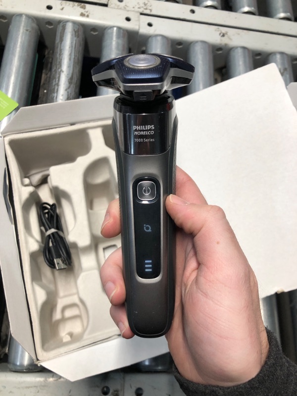 Photo 1 of (READ FULL POST) Philips Norelco Shaver 7200, Rechargeable Wet & Dry Electric Shaver with SenseIQ Technology and Pop-up Trimmer S7887/82