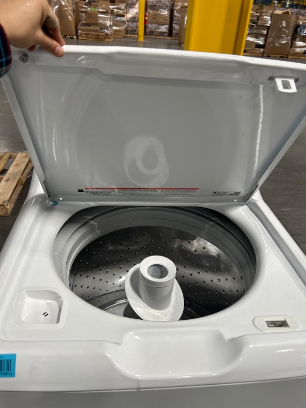 Photo 3 of Hotpoint 3.8-cu ft Agitator Top-Load Washer (White)