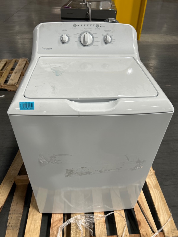 Photo 2 of Hotpoint 3.8-cu ft Agitator Top-Load Washer (White)