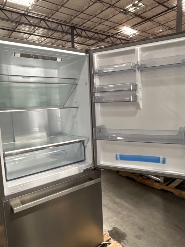 Photo 5 of Frigidaire 27.8-cu ft French Door Refrigerator with Ice Maker (Fingerprint Resistant Stainless Steel) ENERGY 