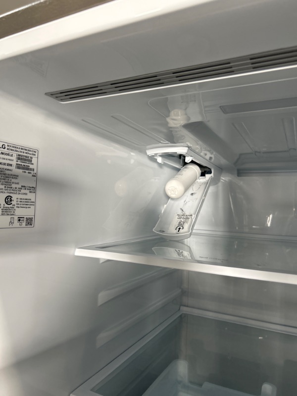 Photo 10 of LG External Water DIspenser 28.6-cu ft 4-Door French Door Refrigerator with Ice Maker (Stainless Steel) 