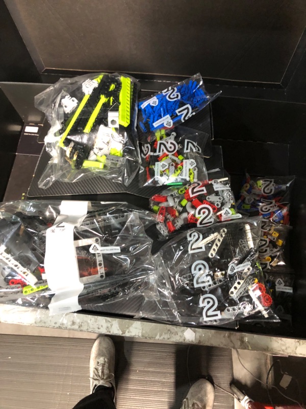 Photo 4 of [READ NOTES]
LEGO Technic Lamborghini Sián FKP 37 42115 Building Set for Adults (3,696 Pieces)