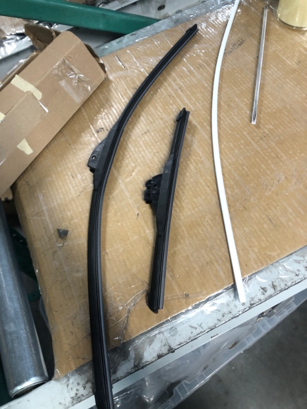 Photo 1 of Genuine GM PAIR of Wiper Blades 15214346