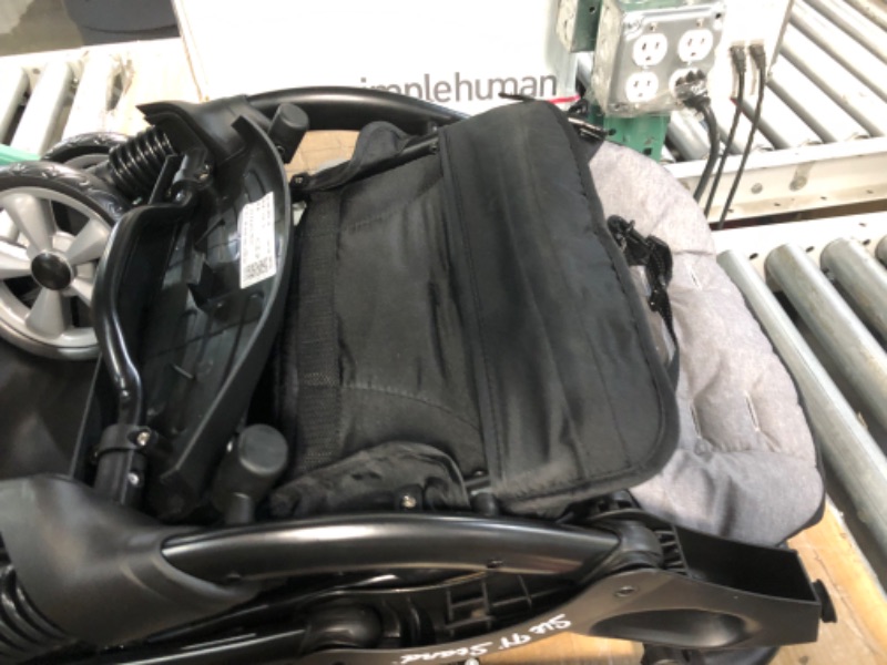 Photo 1 of Summer Infant, 3D Mini Convenience Stroller – Lightweight Stroller with Compact Fold MultiPosition Recline Canopy with Pop Out Sun Visor and More – Umbrella Stroller for Travel and More, Gray