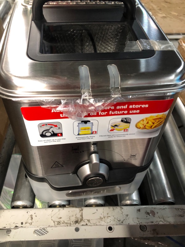 Photo 3 of ***USED AND DIRTY - POWERS ON - UNABLE TO TEST FURTHER***
T-fal Deep Fryer with Basket, Stainless Steel, Easy to Clean Deep Fryer, Oil Filtration, 2.6-Pound, Silver