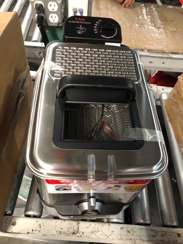 Photo 4 of ***USED AND DIRTY - POWERS ON - UNABLE TO TEST FURTHER***
T-fal Deep Fryer with Basket, Stainless Steel, Easy to Clean Deep Fryer, Oil Filtration, 2.6-Pound, Silver