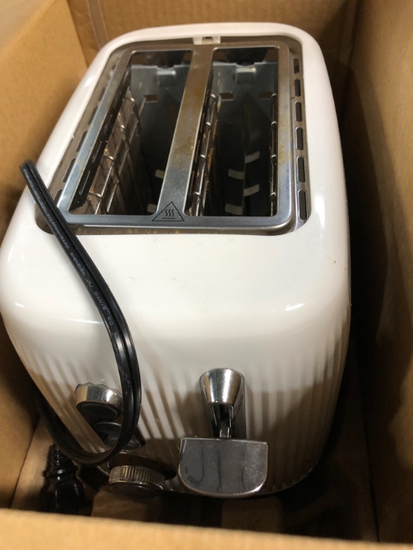 Photo 3 of *PREV USED*
Oster® Retro 2-Slice Toaster with Quick-Check Lever, Extra-Wide Slots