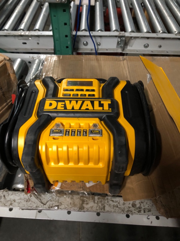 Photo 3 of ***POWERS ON - UNABLE TO TEST FURTHER***
DEWALT DXAEPS14 1600 Peak Battery Amp 12V Automotive Jump Starter/Power Station