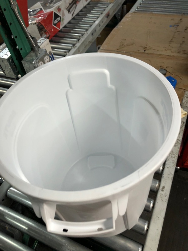 Photo 3 of Brute 10 Gal. White Plastic Round Trash Can