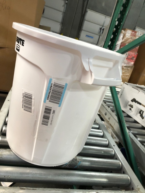 Photo 2 of Brute 10 Gal. White Plastic Round Trash Can