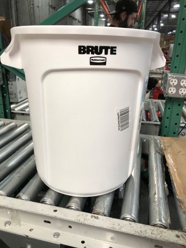 Photo 4 of Brute 10 Gal. White Plastic Round Trash Can