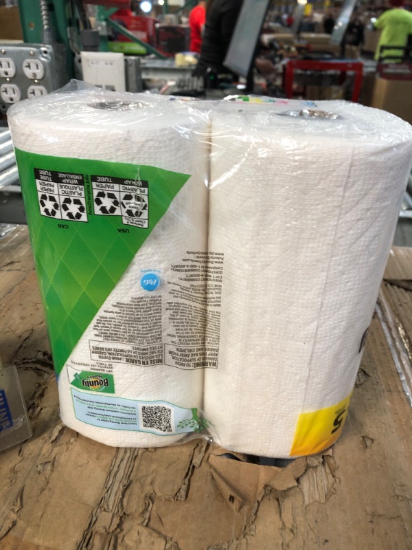 Photo 2 of Bounty Select-A-Size Paper Towels, White, 6 Double Rolls = 12 Regular Rolls (Packaging May Vary)