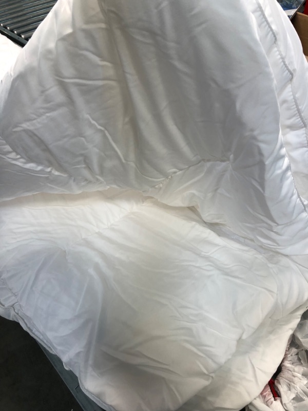 Photo 5 of Utopia Bedding Comforter Duvet Insert - Quilted Comforter with Corner Tabs - Box Stitched Down Alternative Comforter (Full, White) - 64INX84IN