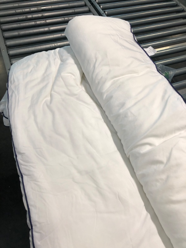 Photo 3 of 223 x 223 White Comforter, Filling 100% Polyester