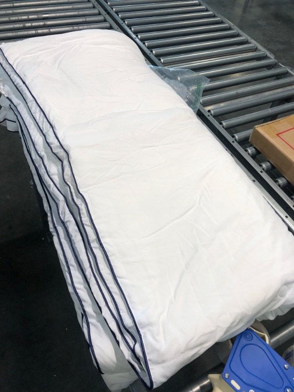 Photo 1 of 223 x 223 White Comforter, Filling 100% Polyester