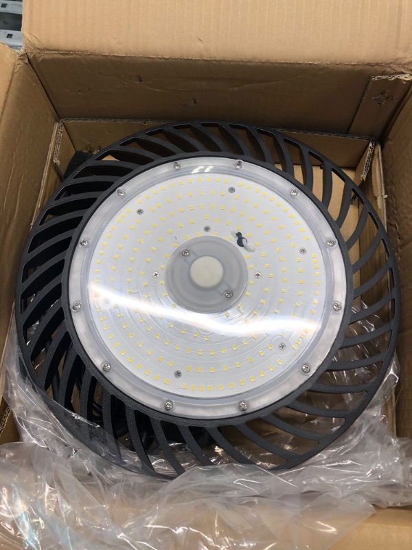 Photo 4 of LED High Bay Light UFO 150W 22500LM 5000K DLC/ETL Listed Commercial Lights 150LM/W 6ft with US Plug Dimmable High Bay LED Light