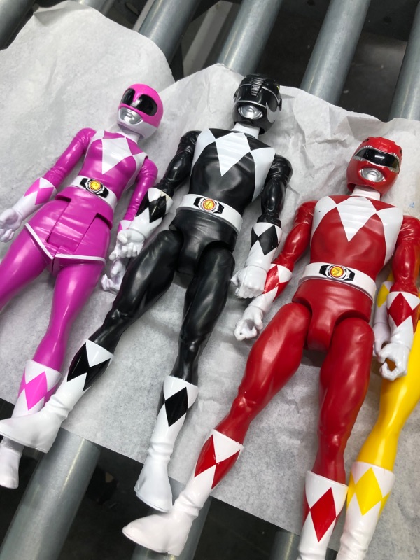 Photo 1 of Power Rangers Mighty Morphin Multipack 12-inch Action Figure 6-Pack, Toys with Accessories for Kids 4 and Up (Amazon Exclusive)