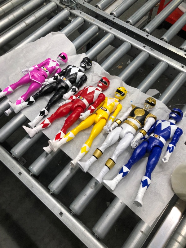 Photo 3 of Power Rangers Mighty Morphin Multipack 12-inch Action Figure 6-Pack, Toys with Accessories for Kids 4 and Up (Amazon Exclusive)