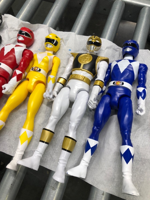 Photo 5 of Power Rangers Mighty Morphin Multipack 12-inch Action Figure 6-Pack, Toys with Accessories for Kids 4 and Up (Amazon Exclusive)