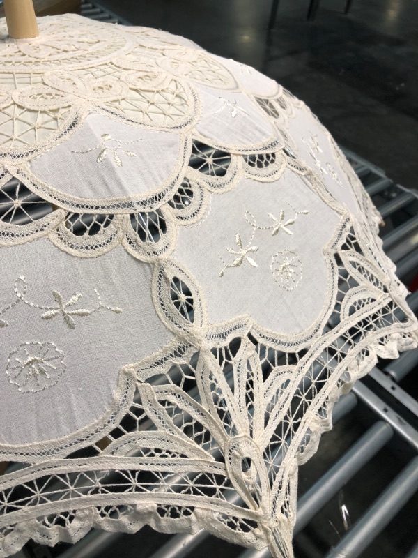 Photo 4 of BABEYOND Lace Umbrella Parasol Vintage Wedding Bridal Umbrella for Decoration Photo Lady Costume 1920s Party (Apricot) Off-White