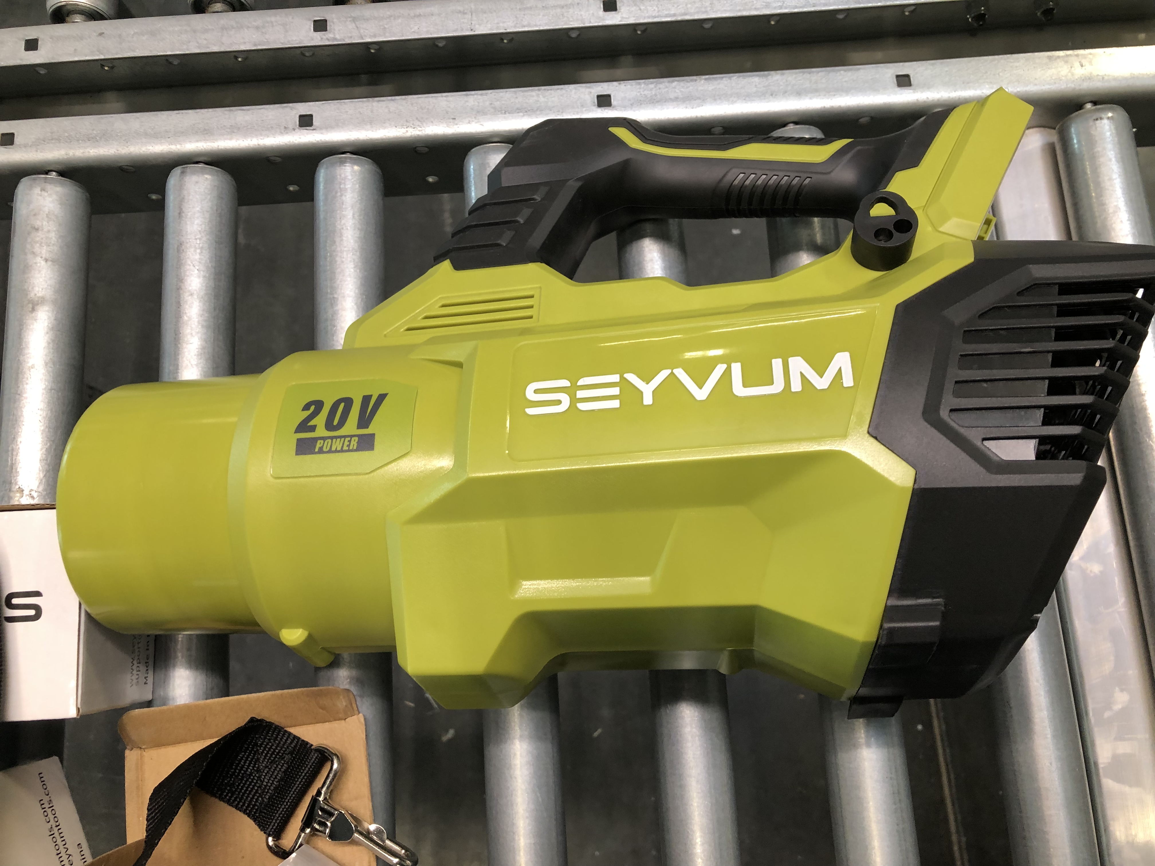 Photo 3 of SEYVUM Leaf Blower - 580CFM 20V Leaf Blower Cordless with 2 X 3.0 Battery & Charger, 3-Speed Dial Electric Handheld Leaf Blower - Lightweight Powerful Blower Battery Operated for Lawn Care | Jobsite