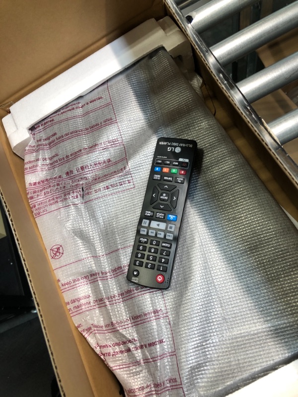 Photo 1 of LG UBK90 4K Ultra-HD Blu-ray Player with Dolby Vision (2018) and Nano 8 Series 75" 4K Ultra HD Smart LED NanoCell TV (2019) 