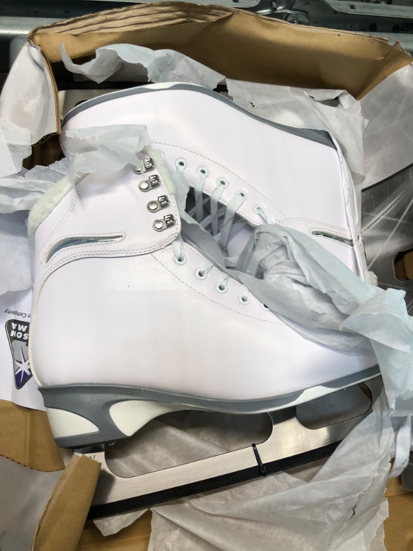 Photo 1 of Jackson Ultima SoftSkate Womens/Girls Figure Skate 9 Women's Finesse 180 Hight Top Lace Up Medium Support SoftSkate White/Fleece
