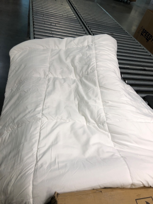 Photo 2 of Bedsure Twin Comforter Duvet Insert - Down Alternative White Twin Size Comforter, Quilted All Season Twin Duvet with Corner Tabs Twin White