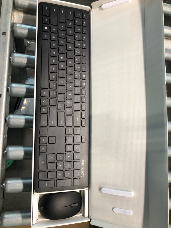 Photo 2 of Microsoft Wireless Bluetooth Keyboard and Mouse Desktop Set