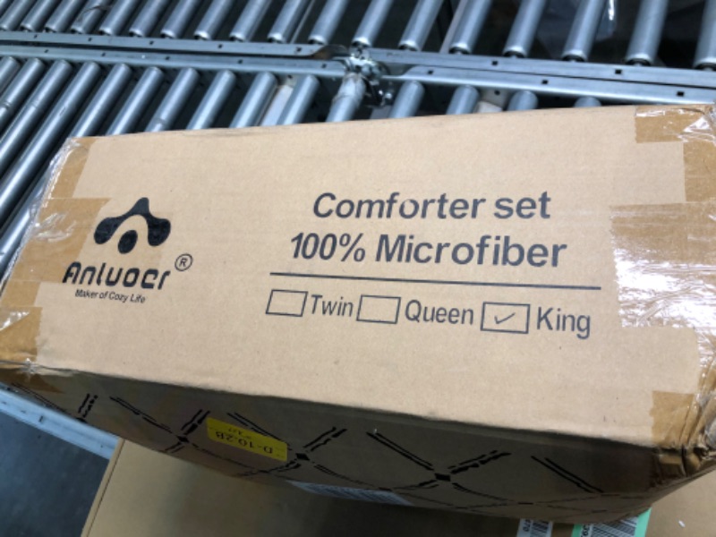 Photo 3 of Anluoer King Size Bed in a Bag 7 Pieces, Cream White Bed Comforter Set with Comforter and Sheets, All Season Bedding Sets with 1 Comforter,2 Pillow Shams,2 Pillowcases, 1 Flat Sheet, 1 Fitted Sheet Cream White King
factory sealed
