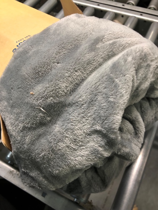 Photo 3 of Bedsure Fleece Bed Blankets Queen Size Grey - Soft Lightweight Plush Fuzzy Cozy Luxury Blanket Microfiber
-appears new open box-
