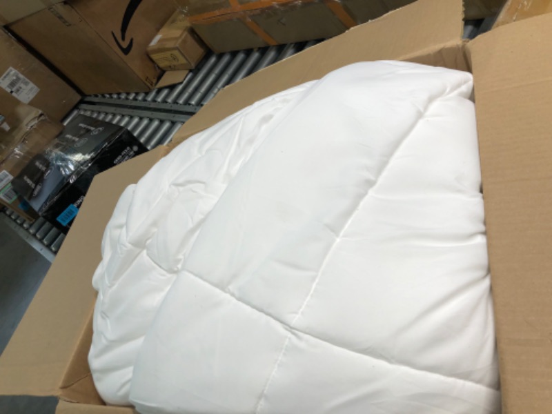 Photo 2 of Bedsure California King Comforter Duvet Insert - Down Alternative White Comforter Cal King Size, Quilted All Season California King Duvet Insert with Corner Tabs California King White