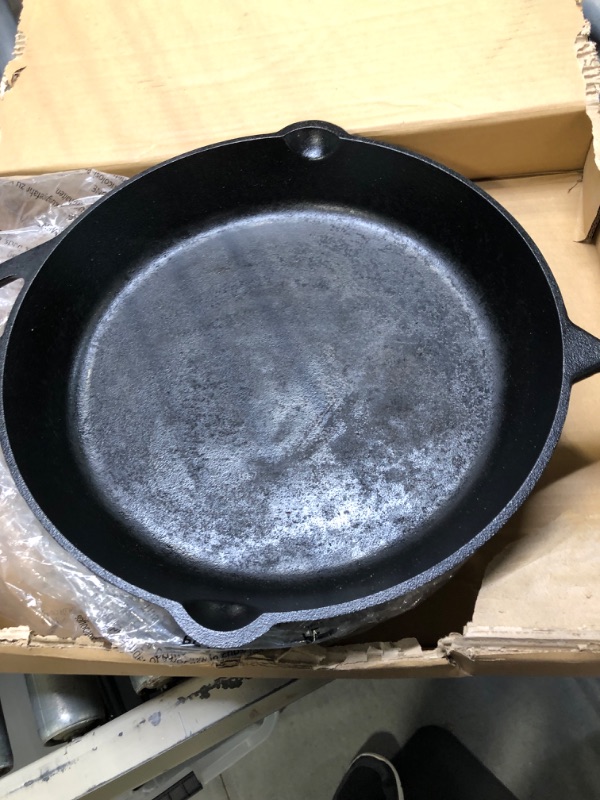 Photo 3 of Amazon Basics Pre-Seasoned Cast Iron Skillet, 15-Inch
