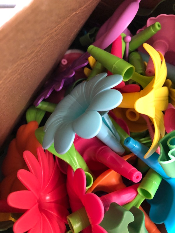 Photo 1 of LANNEY Flower Garden Building Toys, 200 Pcs Flower Building Toy Set for 3 to 7 Year Old Boy Girl Gifts, Build a Flower Garden Educational Stem Toddler Toys for Birthday