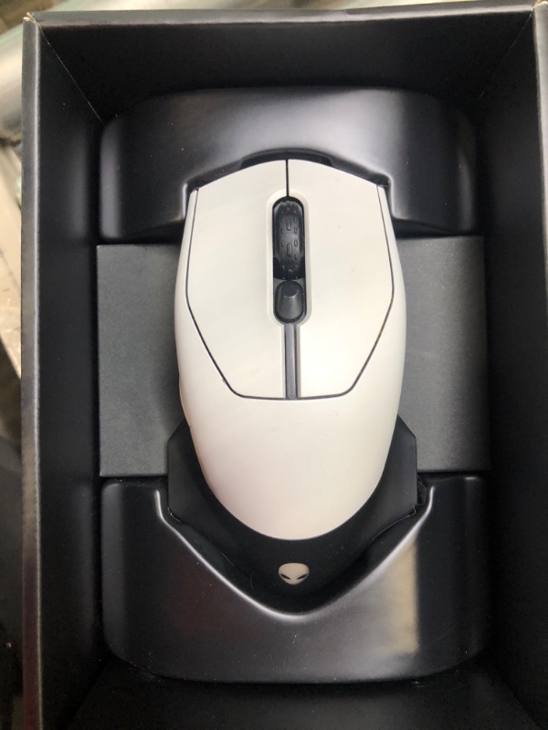 Photo 3 of Alienware Wired/Wireless Gaming Mouse 610M-Light, Lunar Light Alienware AW610M Wired/Wireless Gaming Gaming Mouse Lunar Light