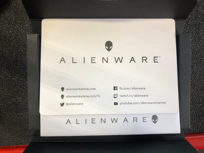 Photo 4 of Alienware Wired/Wireless Gaming Mouse 610M-Light, Lunar Light Alienware AW610M Wired/Wireless Gaming Gaming Mouse Lunar Light