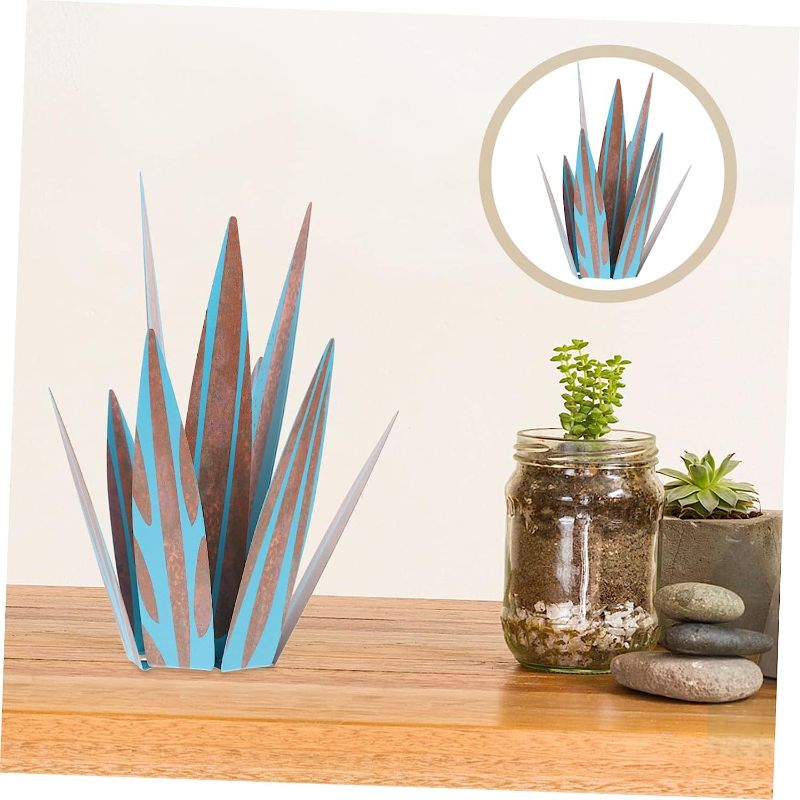 Photo 1 of Yardwe 1 Set Tequila Garnish Lawn Ornaments Artificiales para Outdoor Lawn Decor House Ornaments Vintage Home Decor Metal Agave Plant Agave Decoration Blue Orchid 3D Iron
