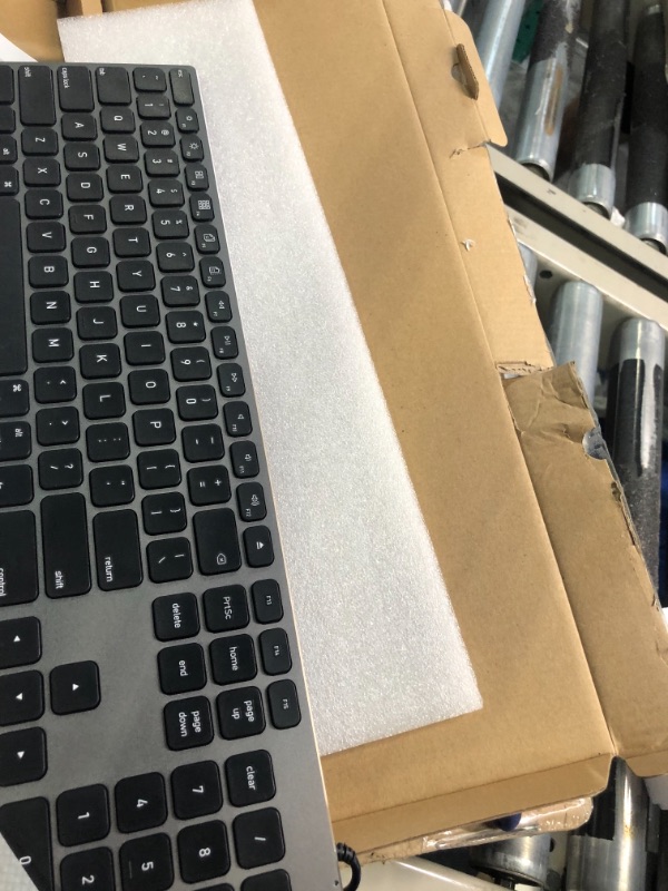 Photo 1 of 9H Aluminum USB Wired Keyboard with Numeric Keypad for Mac Pro, Mini Mac, iMac, iMac Pro, MacBook Pro/Air, Laptop and PC Computer Black
