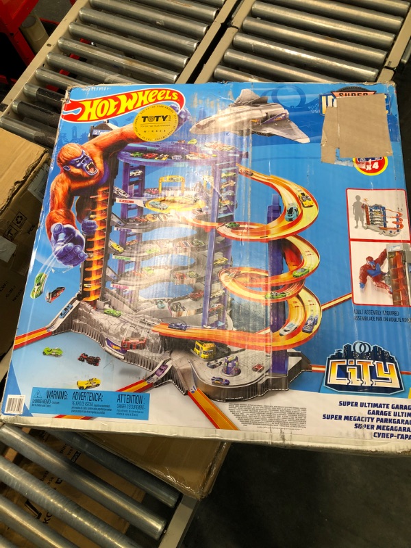 Photo 2 of Hot Wheels Super Ultimate Garage Playset