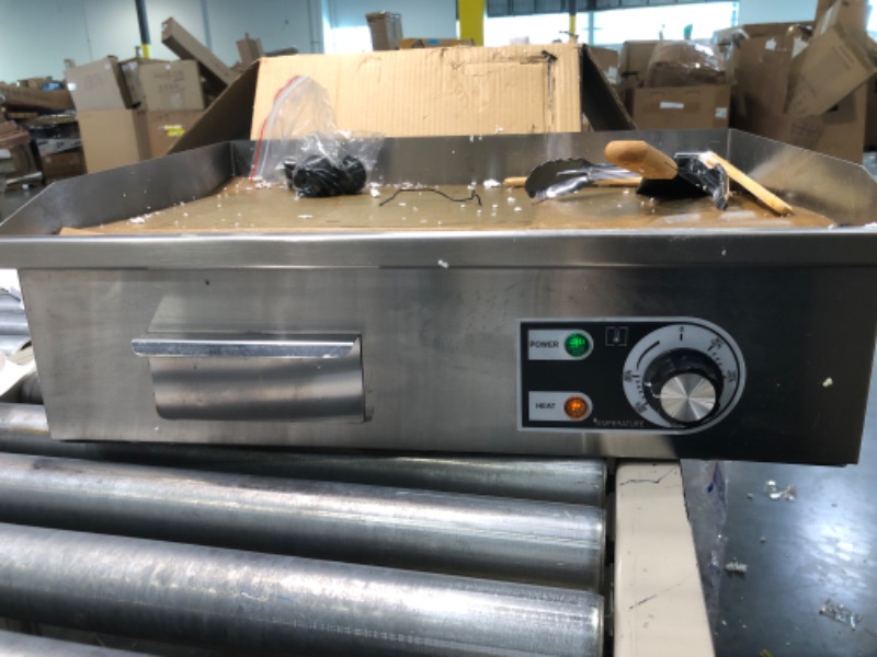 Photo 3 of 22" 1600W Electric Flat Top Grill, 110V Stainless Steel Commercial Electric Countertop Flat Top Griddle, Adjustable Temperature Restaurant Electric Griddle
Needs to be cleaned