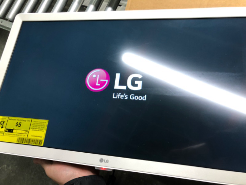 Photo 1 of LG 24 Inch Class HD Smart TV (24LM520S-WU, 2022) White Smart TV