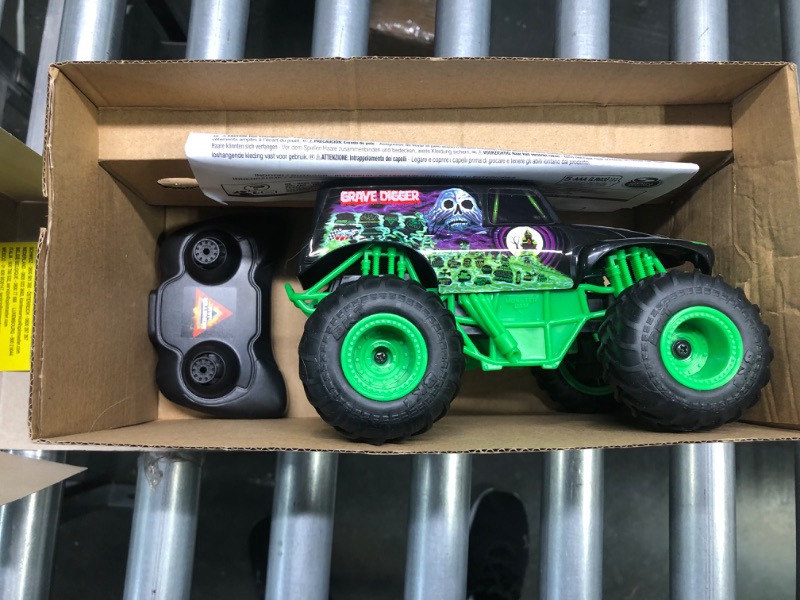 Photo 3 of Monster Jam , Official Grave Digger Remote Control Monster Truck Toy, 1:24 Scale, 2.4 GHz, for Ages 4 and Up
--- Unable To Test --- 