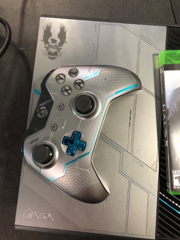 Photo 5 of Microsoft Xbox One Limited Edition Halo 5: Guardians Bundle