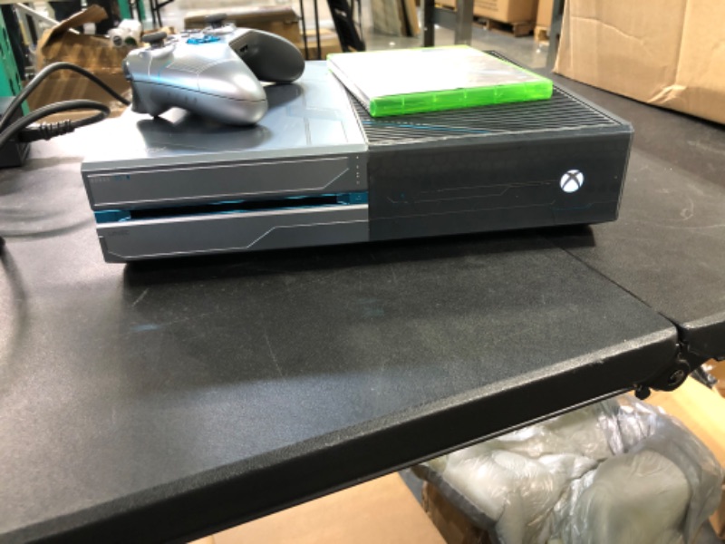 Photo 2 of Microsoft Xbox One Limited Edition Halo 5: Guardians Bundle