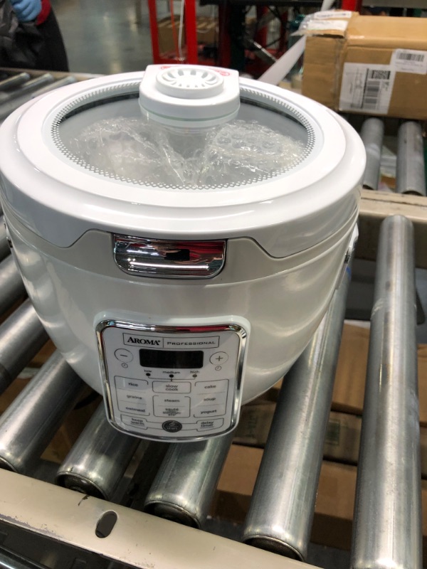 Photo 1 of Aroma Housewares Professional 20-Cup(cooked) / 4Qt. Digital Rice Cooker/Multicooker, Automatic Keep Warm and Sauté-then-Simmer Function, white (ARC-1230W)